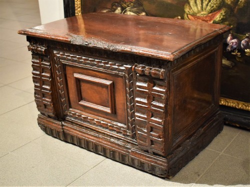 Furniture  - Italian Renaissance Small walnut chest, end of tehe 16th century